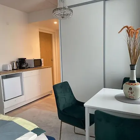 A Near To Airport Apartment